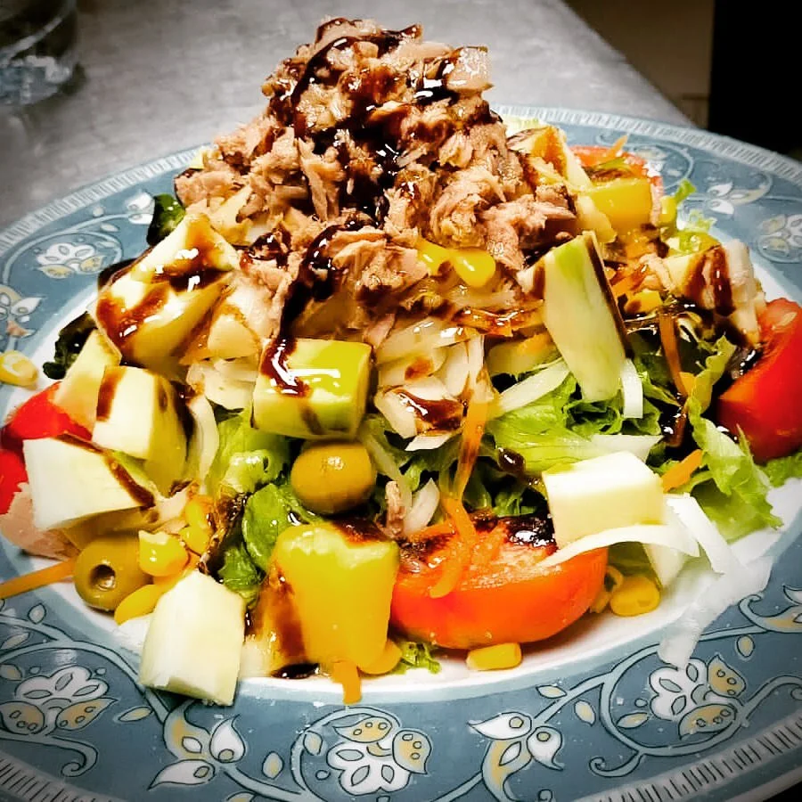 ensalada-atun-tomate-restaurante-toni-portela Ensalada de atún, tomate y aceitunas