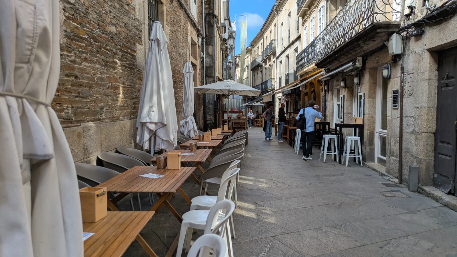 rua-da-cruz-lugo-restaurante-toni-portela Rúa da Cruz de Lugo y terraza del Restaurante Toni Portela